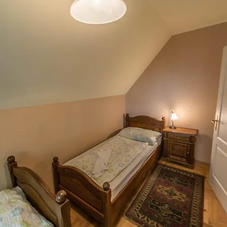House Pater 3*